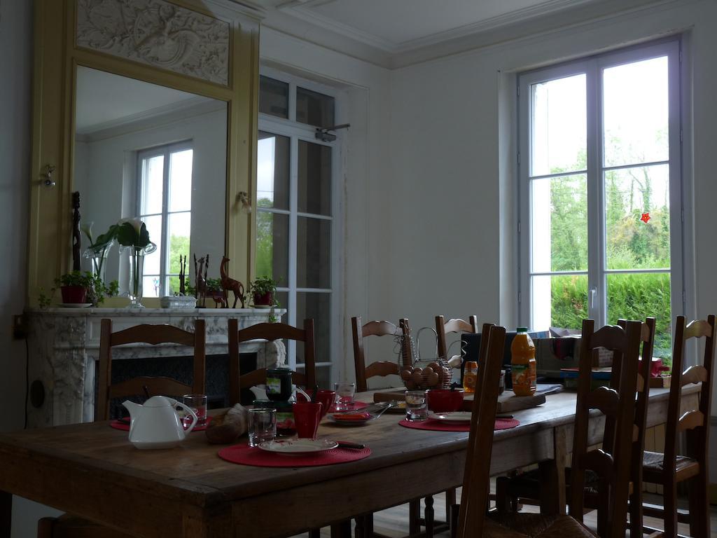Le Betrot Bed and Breakfast Estissac Eksteriør billede